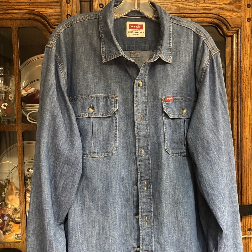 Wrangler Men's Blue Denim Long Sleeve Button Down Shirt‎ Size Large Workwear